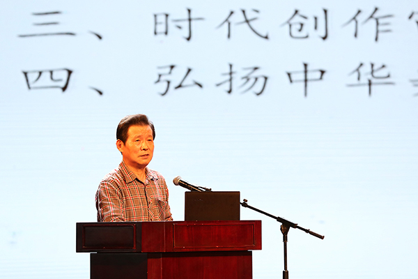 第二场论坛言恭达做演讲