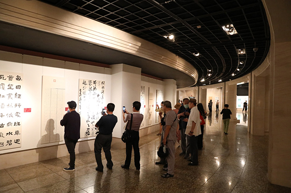 观展现场.jpg